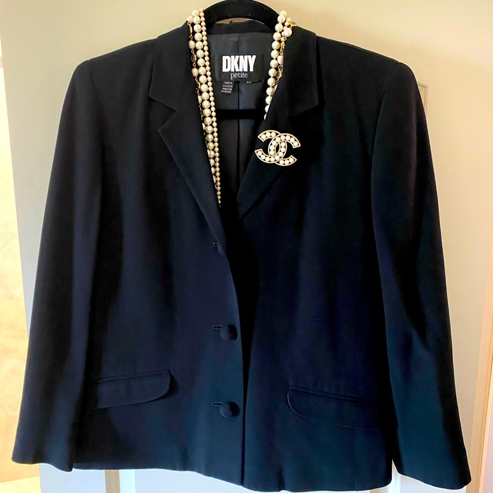 DKNY Black Blazer 3 Button Crepe Blend Blazer - Size 6P